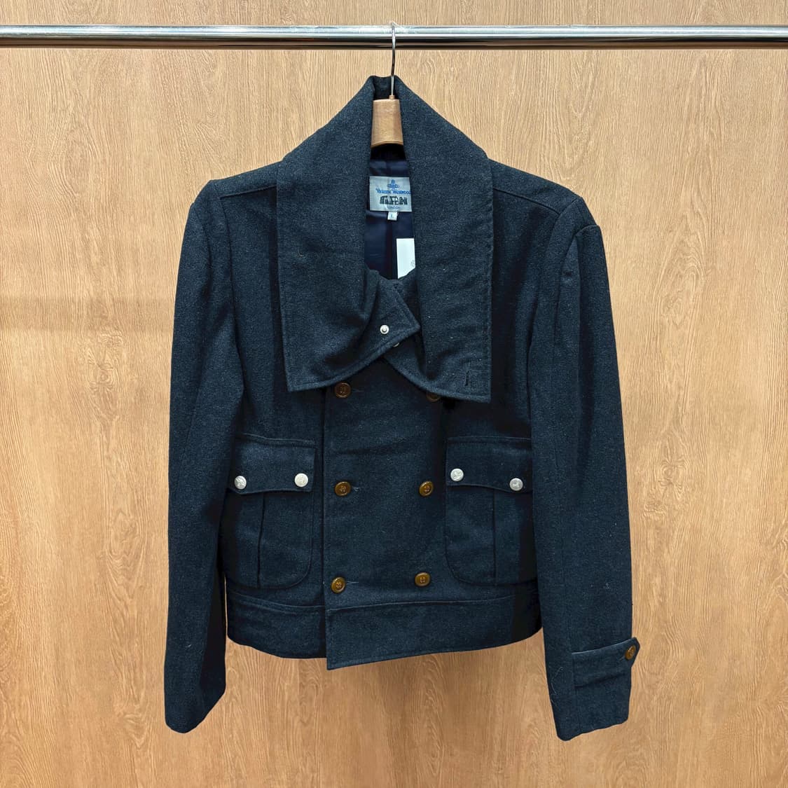 비비안 웨스트우드 더블 브레스트 숏 코트 오버사이즈 카라 디테일 네이비 상품이미지2