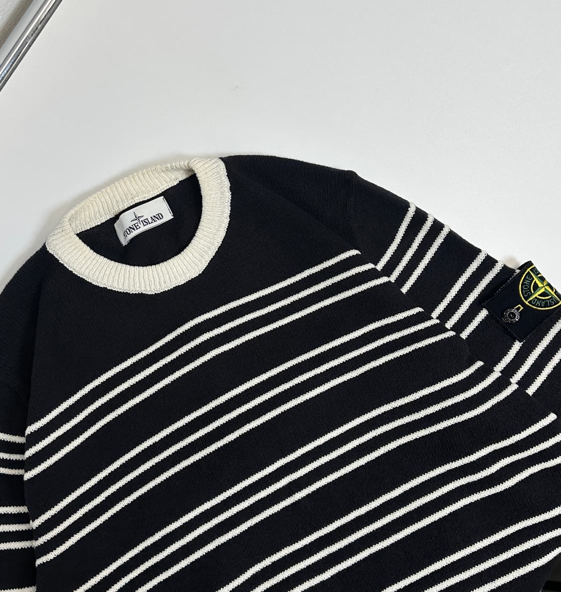 스톤아일랜드 라운드 스트라이프 니트  상품이미지1