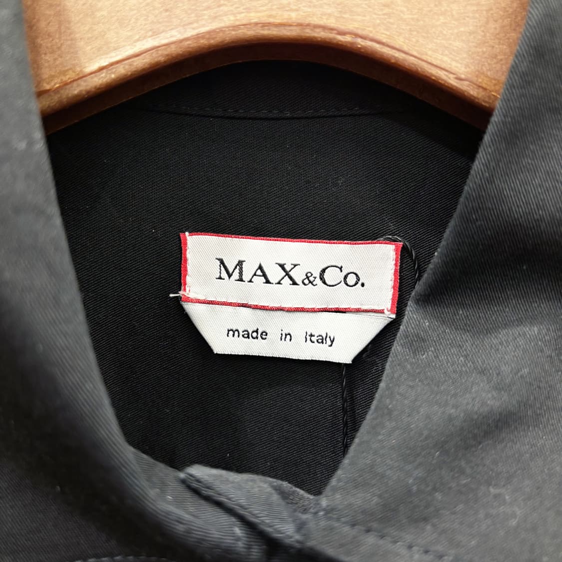 막스앤코 코튼 긴팔 셔츠 소매 커프스 솔리드 패턴 디테일 블랙 상품이미지6