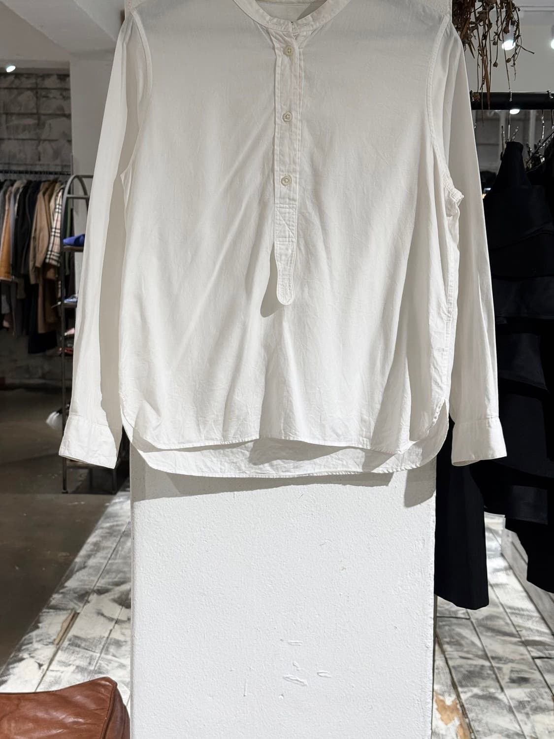 마가렛 호웰 화이트 헨리넥 코튼 셔츠 상품이미지5