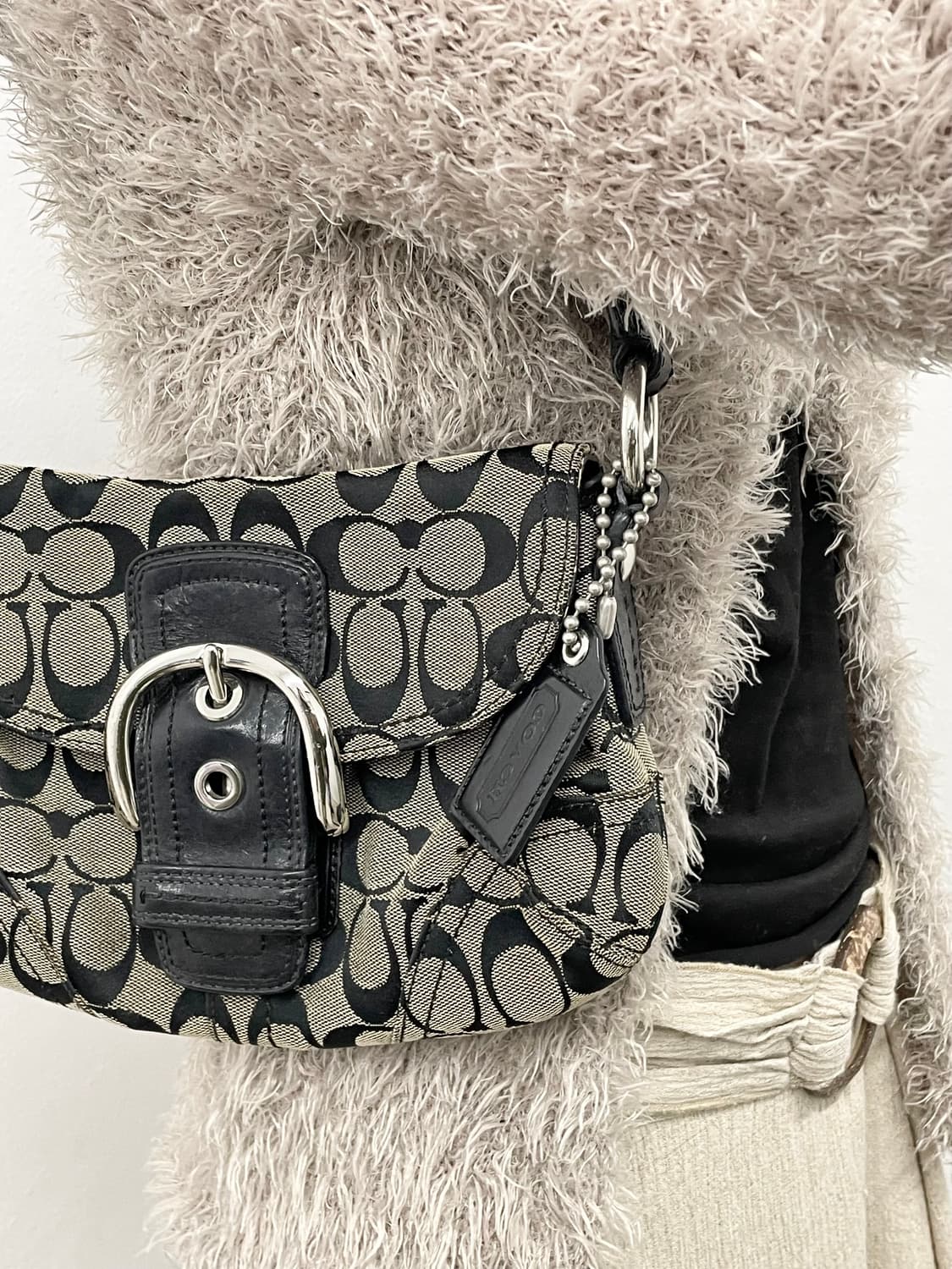 코치 블랙 자카드 시그니처 백 상품이미지4