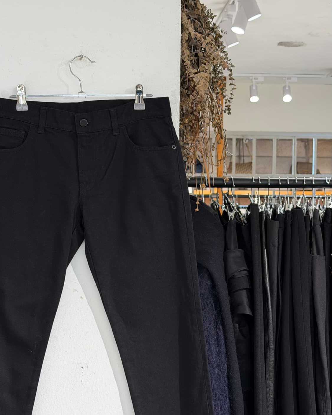 엠포리오 아르마니 블랙 자수 스트레이트 진 상품이미지4