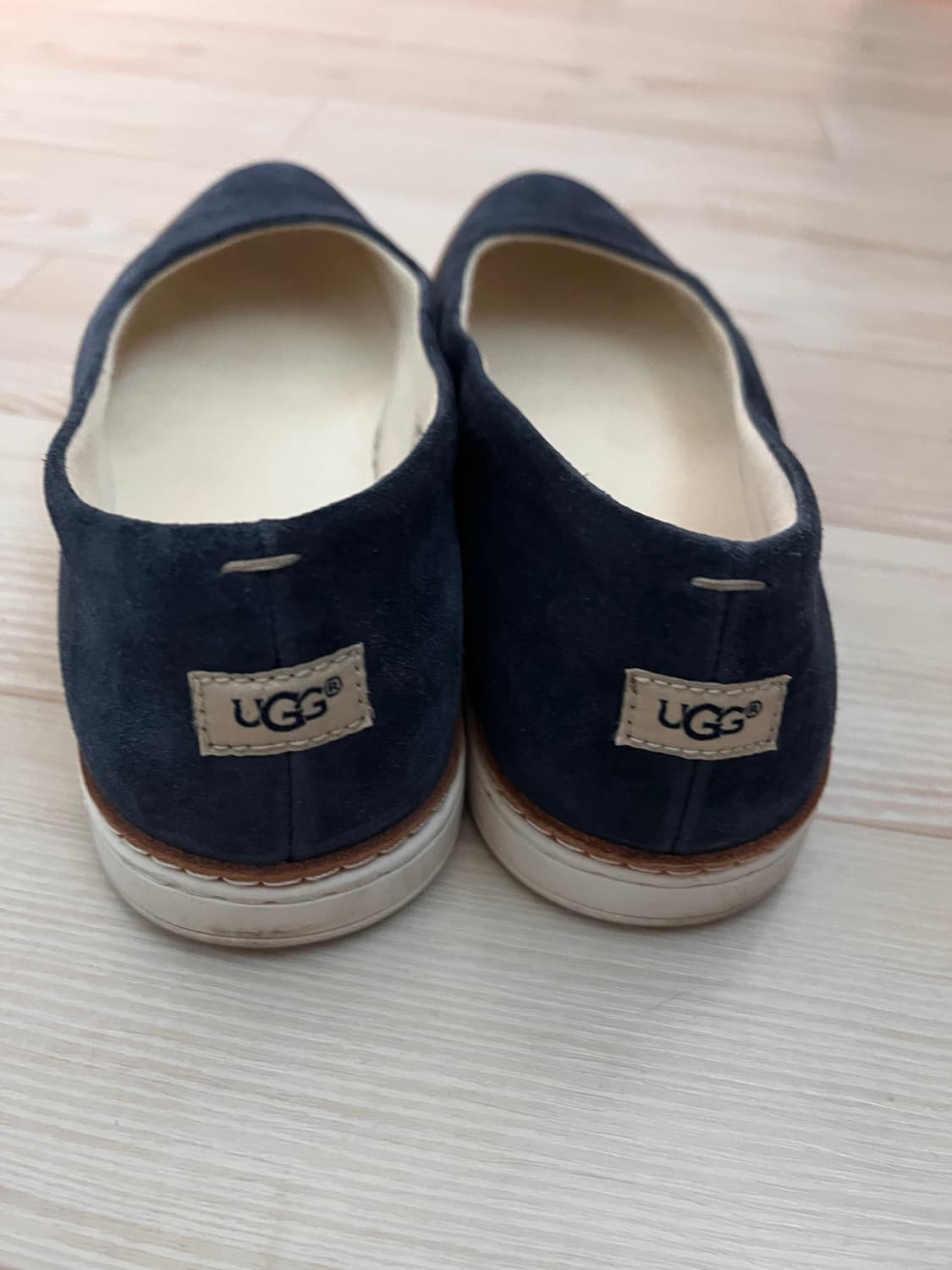 UGG 어그 네이비 플랫 슈즈(245mm) 상품이미지5