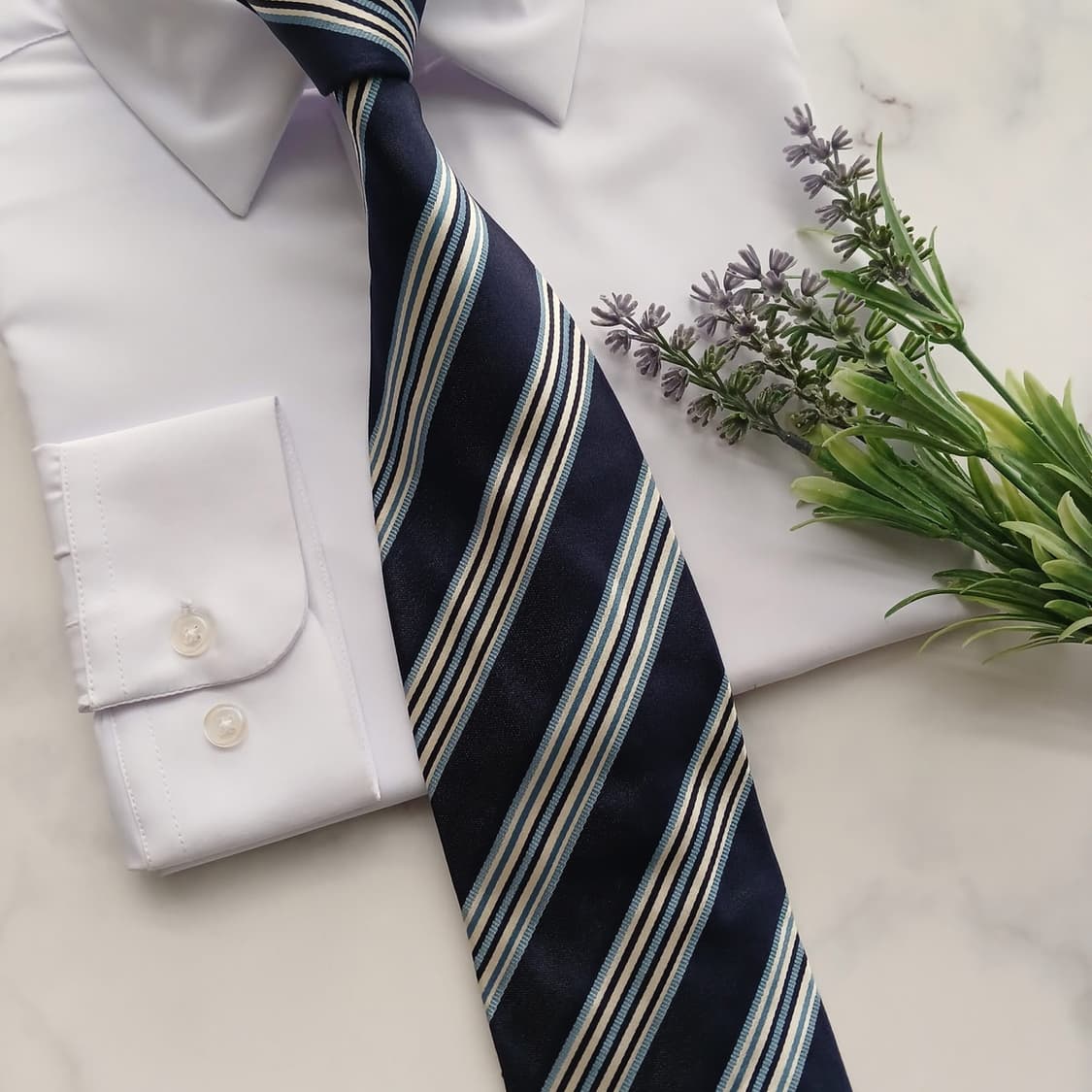 샤를주르당 실크 네이비 스트라이프 넥타이 9.7cm 새제품 A18706
 상품이미지5