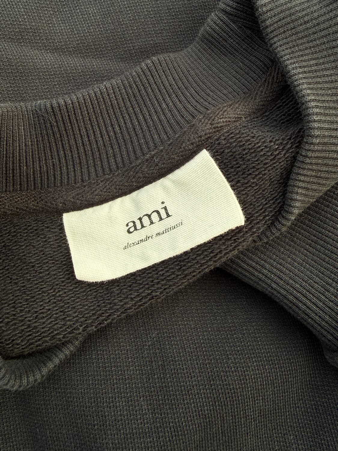 AMI 21FW 하트로고 여성 맨투맨 상품이미지3