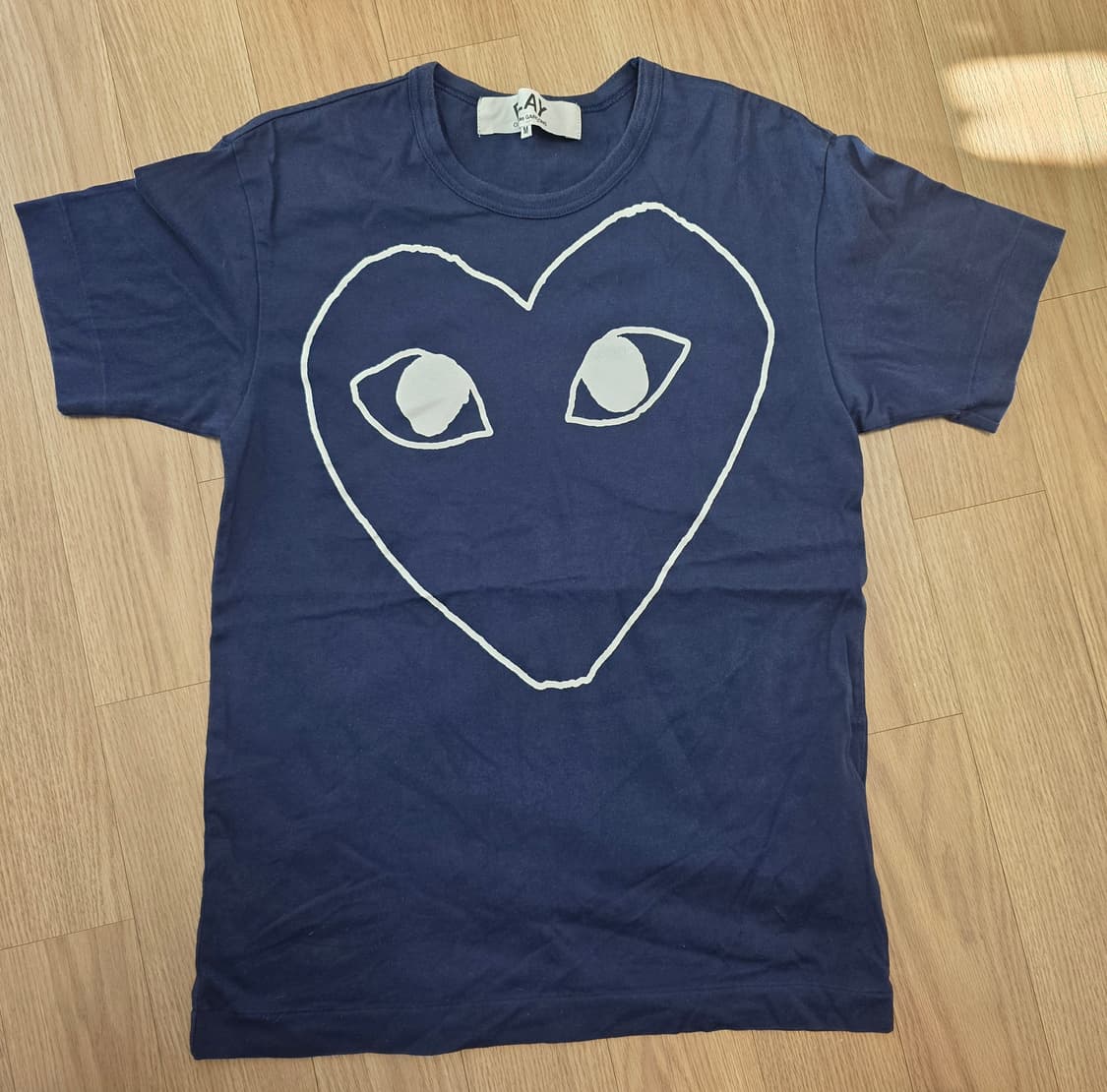 M)꼼데가르송 하트 네이비 반팔 상품이미지1