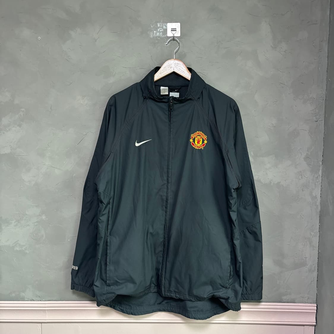 나이키 맨유 보다폰 바람막이 상품이미지1