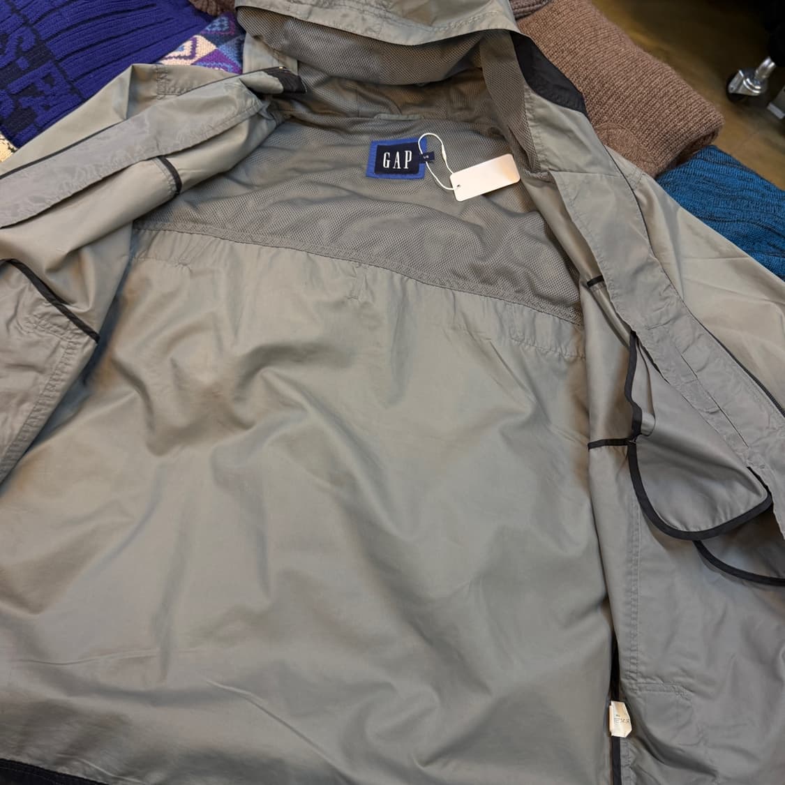 갭 라이트 나일론 윈드 브레이커 상품이미지7