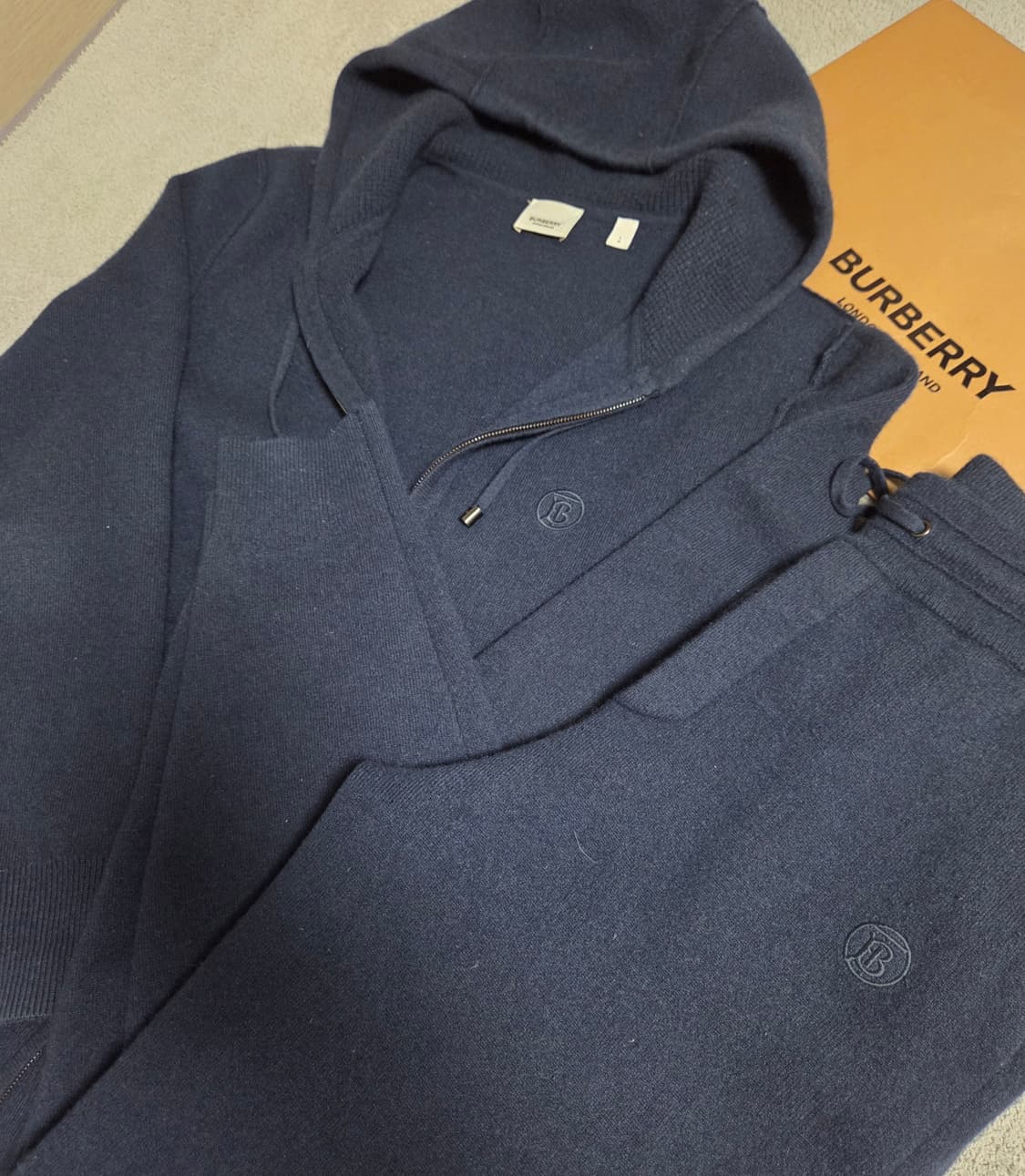 [정품] 버버리 TB 로고 케시미어 니트 셋업 상품이미지1