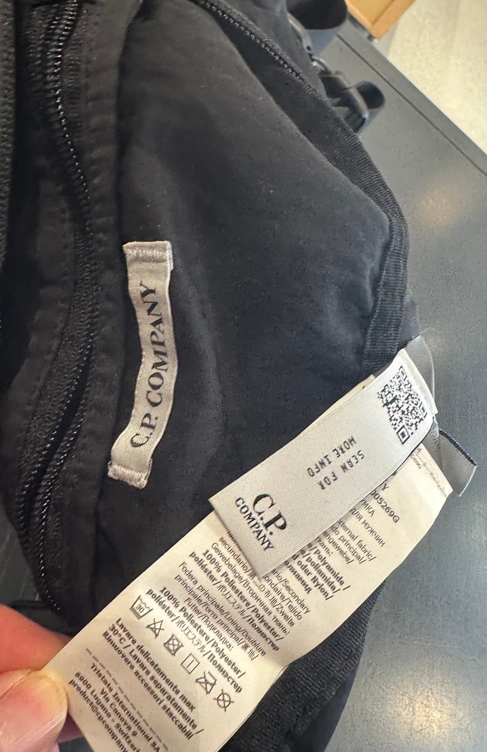 C.P. 컴퍼니 나일론 B 렌즈 크로스바디 팩 블랙 - 25FW 상품이미지4