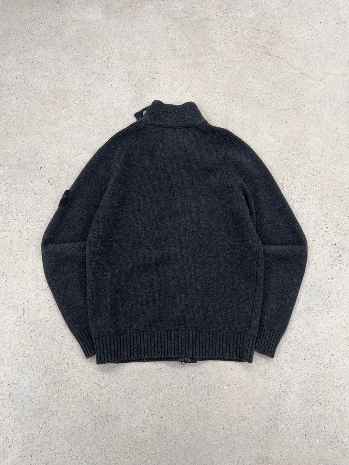 스톤아일랜드 와펜 차콜 니트 집업 가디건 상품이미지4