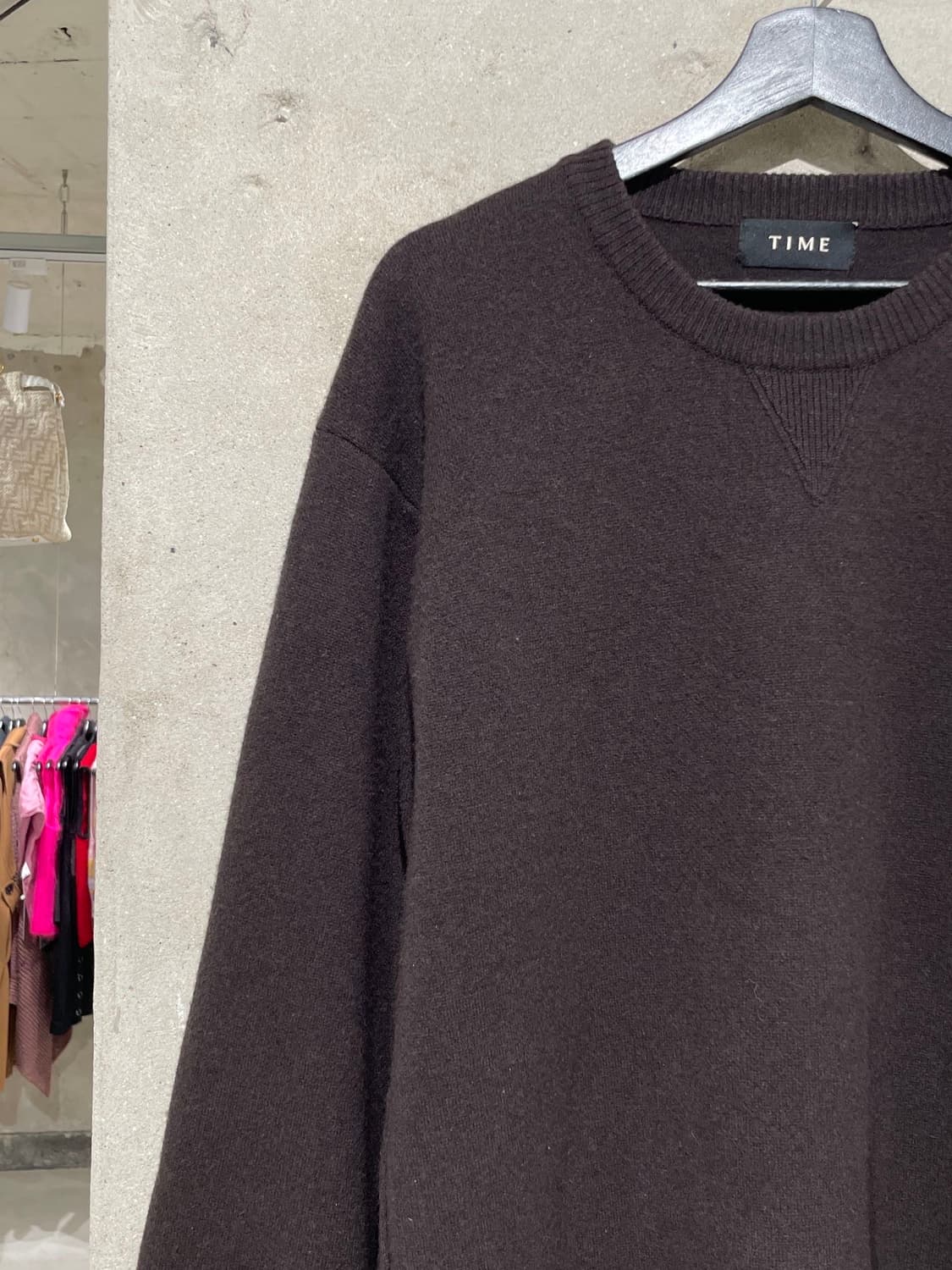타임 옴므 다크 브라운 U넥 스웨터 상품이미지2