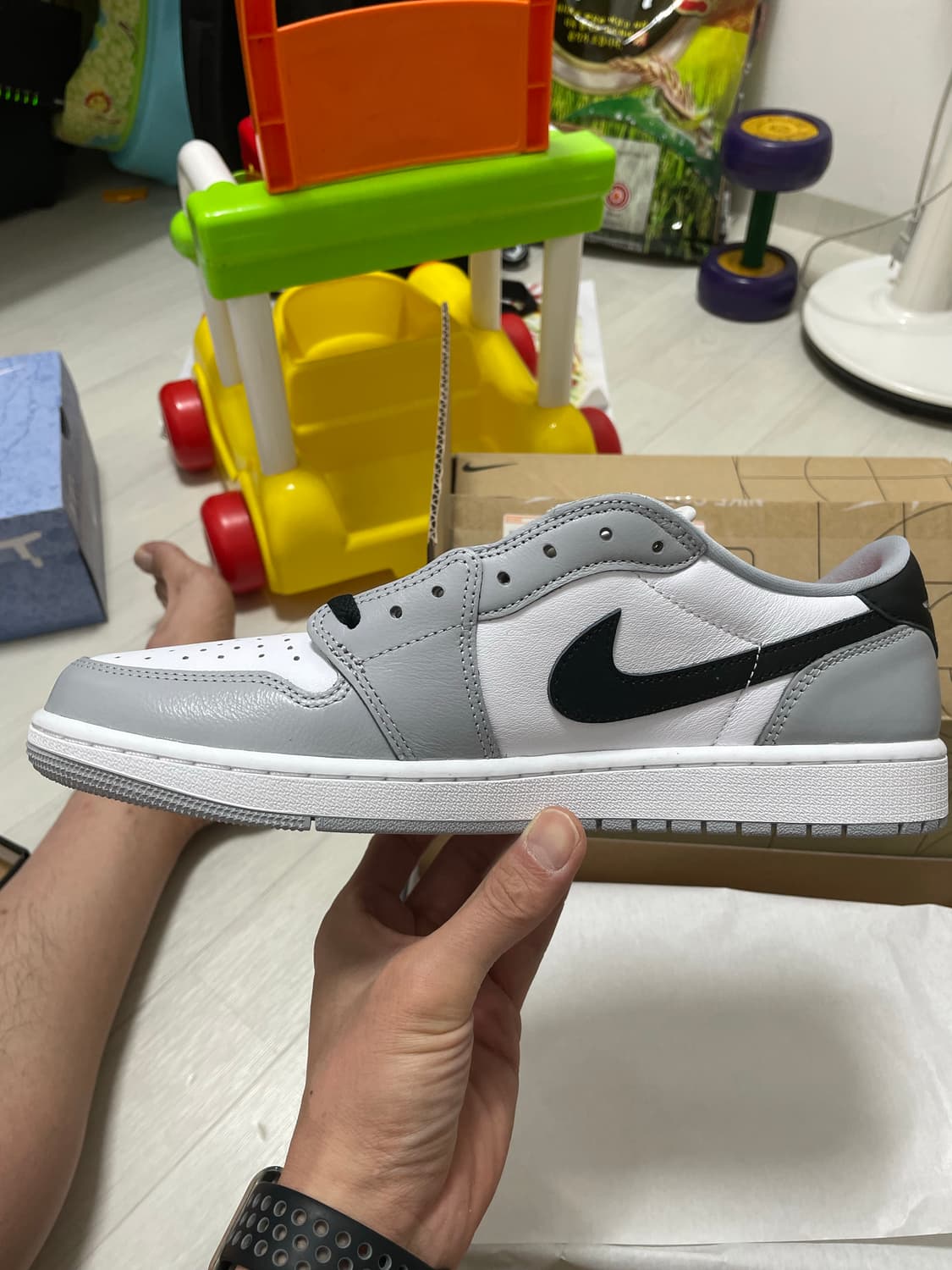 조던 1 레트로 로우 OG 울프 그레이 앤 화이트 300 상품이미지5