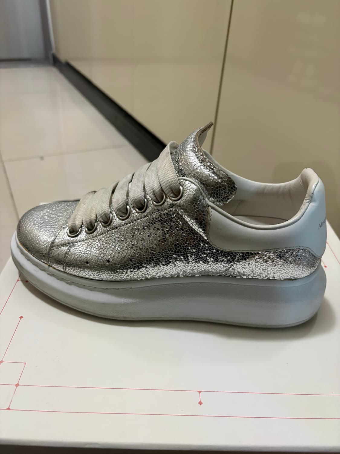 알렉산더 맥퀸 스니커즈 실버 정품 상품이미지2