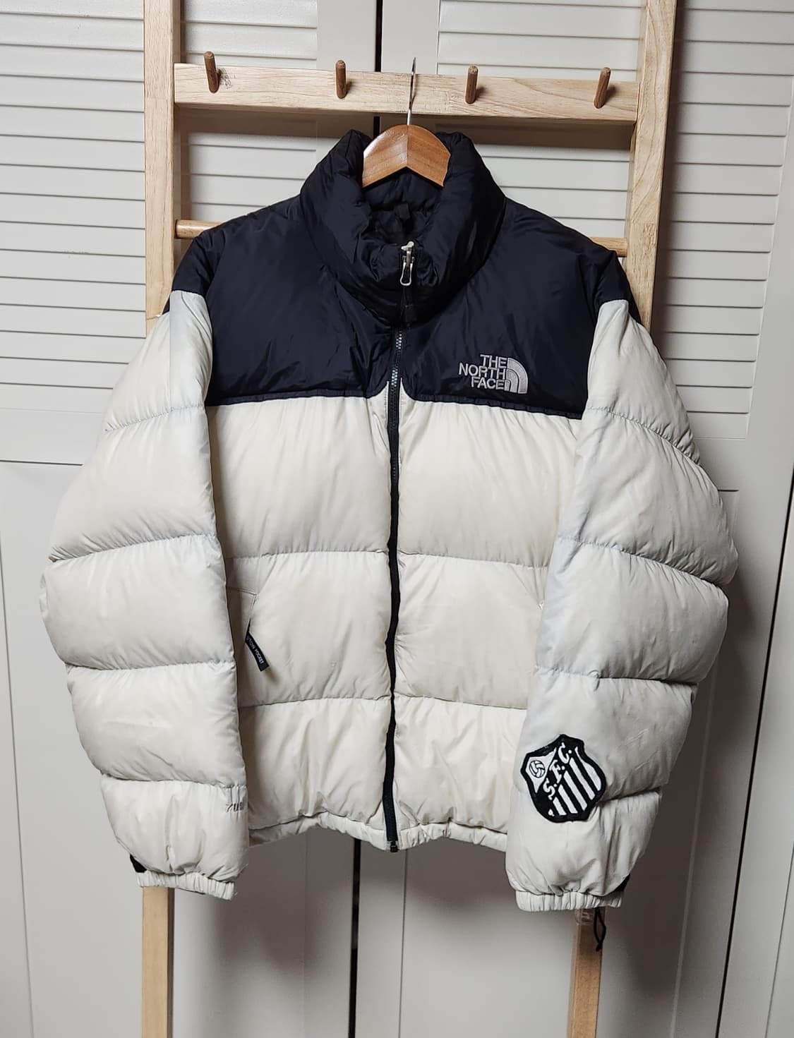 노스페이스 700 눕시 화이트x블랙 패딩 자켓 상품이미지1