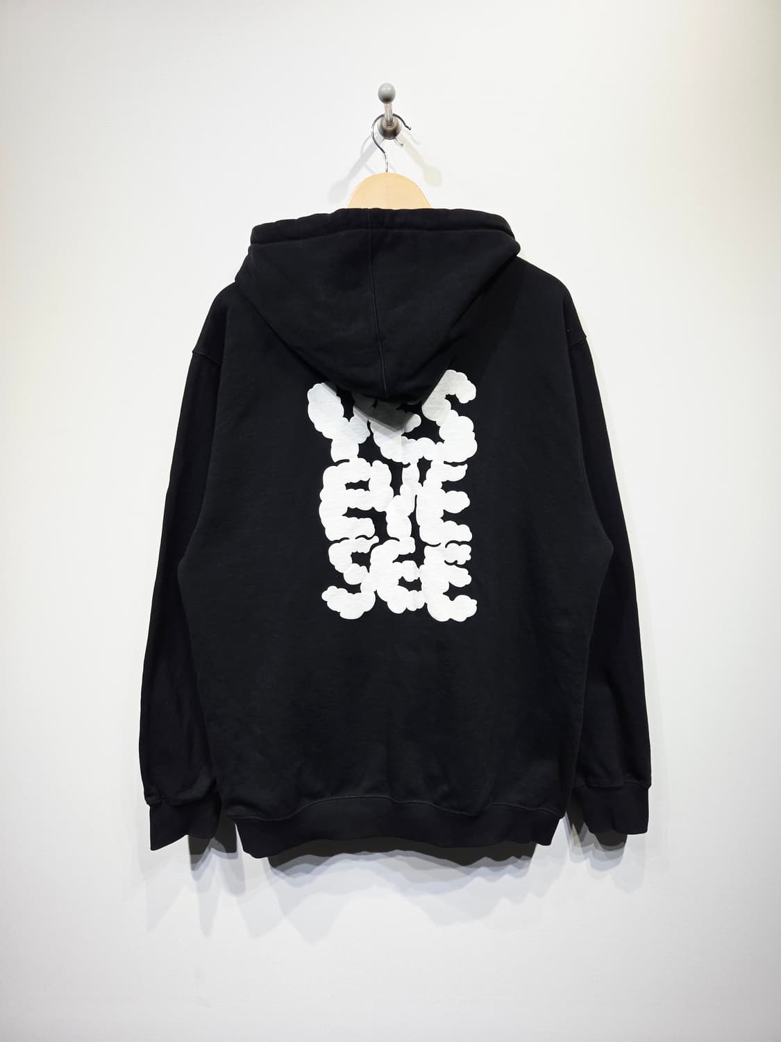 예스아이씨(YESEYESEE) 부클 로고 블랙 후드티 상품이미지6