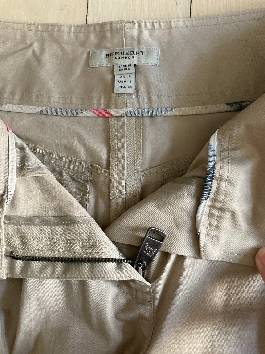 Burberry 투턱 버뮤다 팬츠 상품이미지2