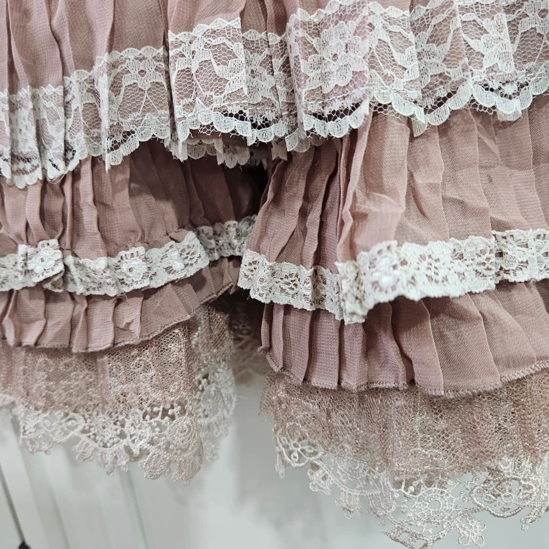 엑시즈팜(axes femme) 앤틱 로즈 플리츠 레이스 스커트 상품이미지6