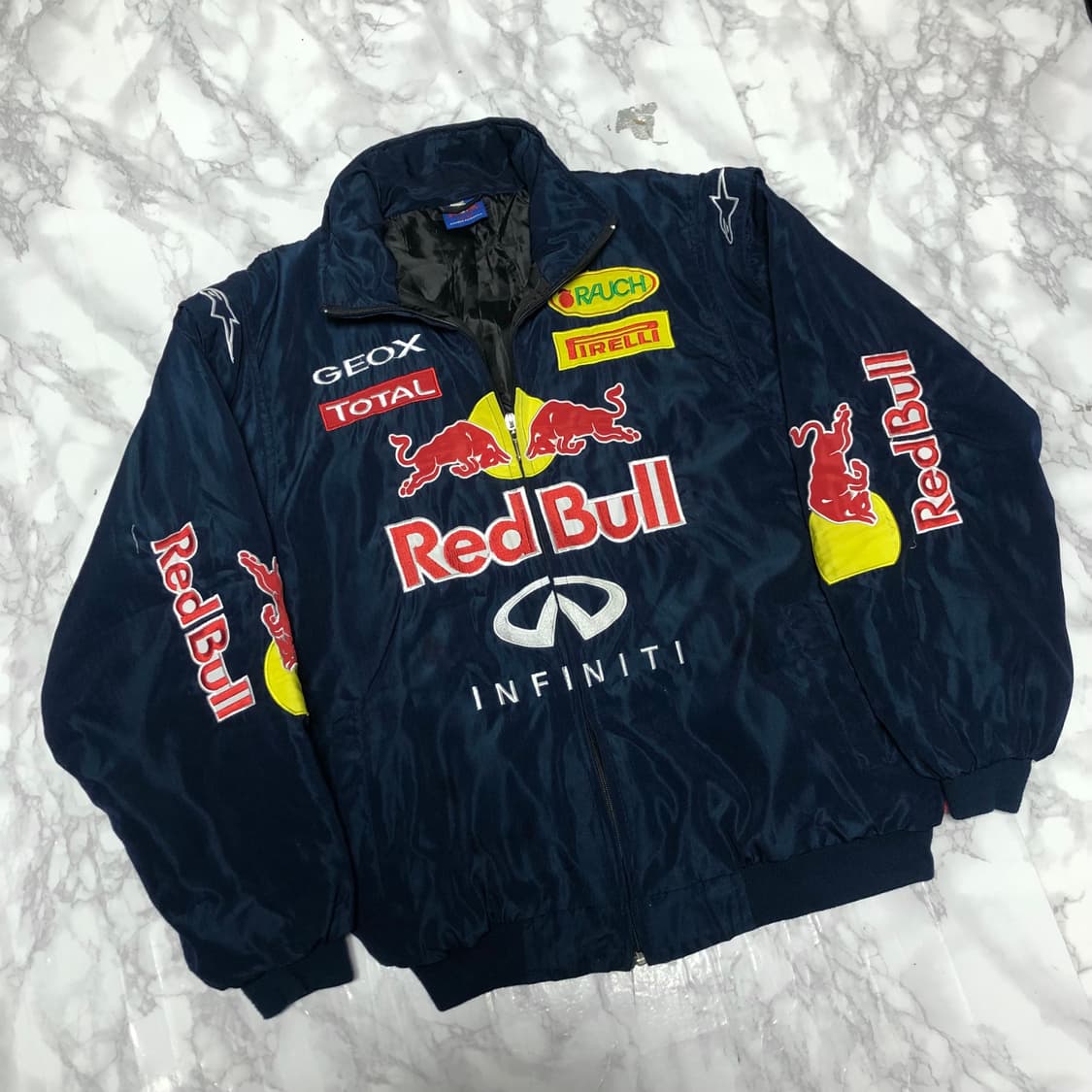 레드불 포뮬러원 자켓 거의새거 자수 남성용 상품이미지1