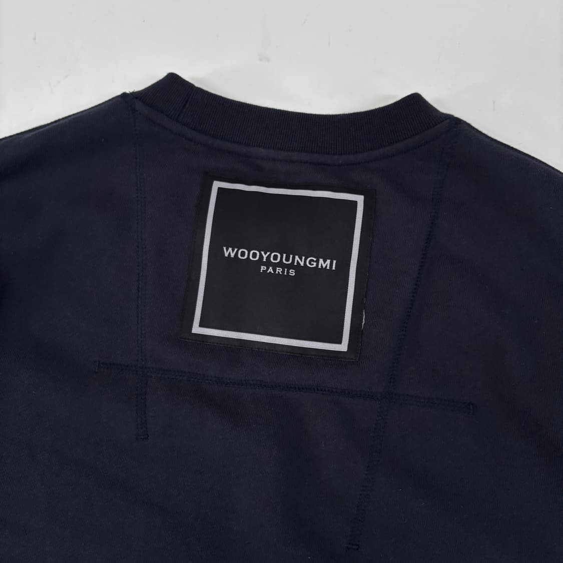 우영미 스퀘어 로고 맨투맨 상품이미지5