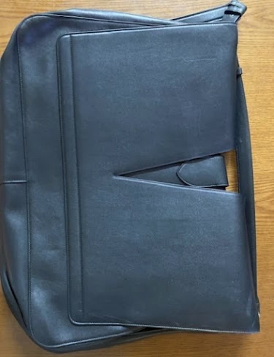 [Jil Sander] 질샌더 미니멀 블랙 레더 백 (상태최상) 상품이미지4