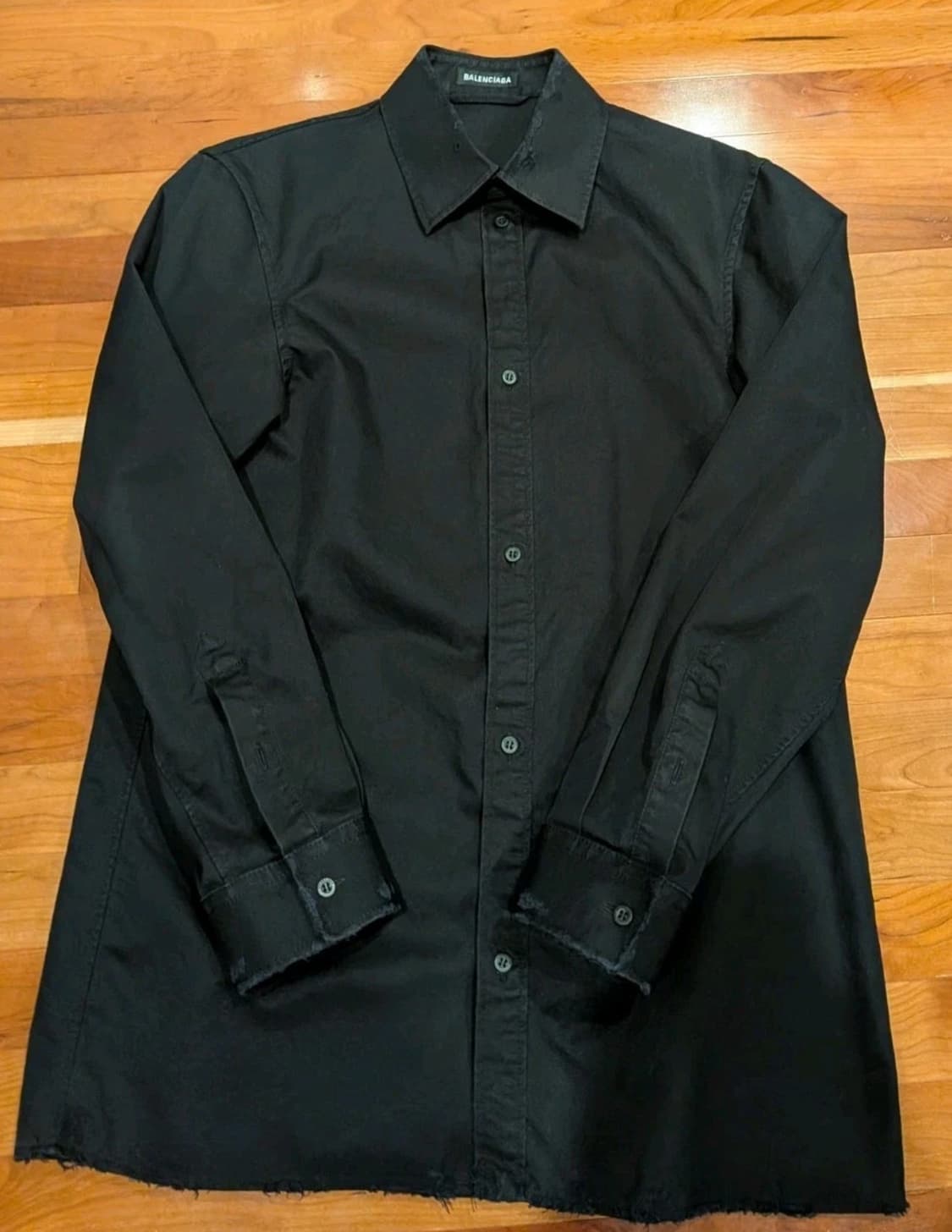 발렌시아가 디스 셔츠 상품이미지1