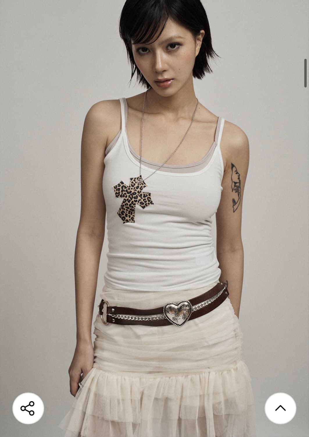 (새상품) 일리오 화이트 레오파드 크로스 네크리스 슬리브리스 나시 상품이미지2