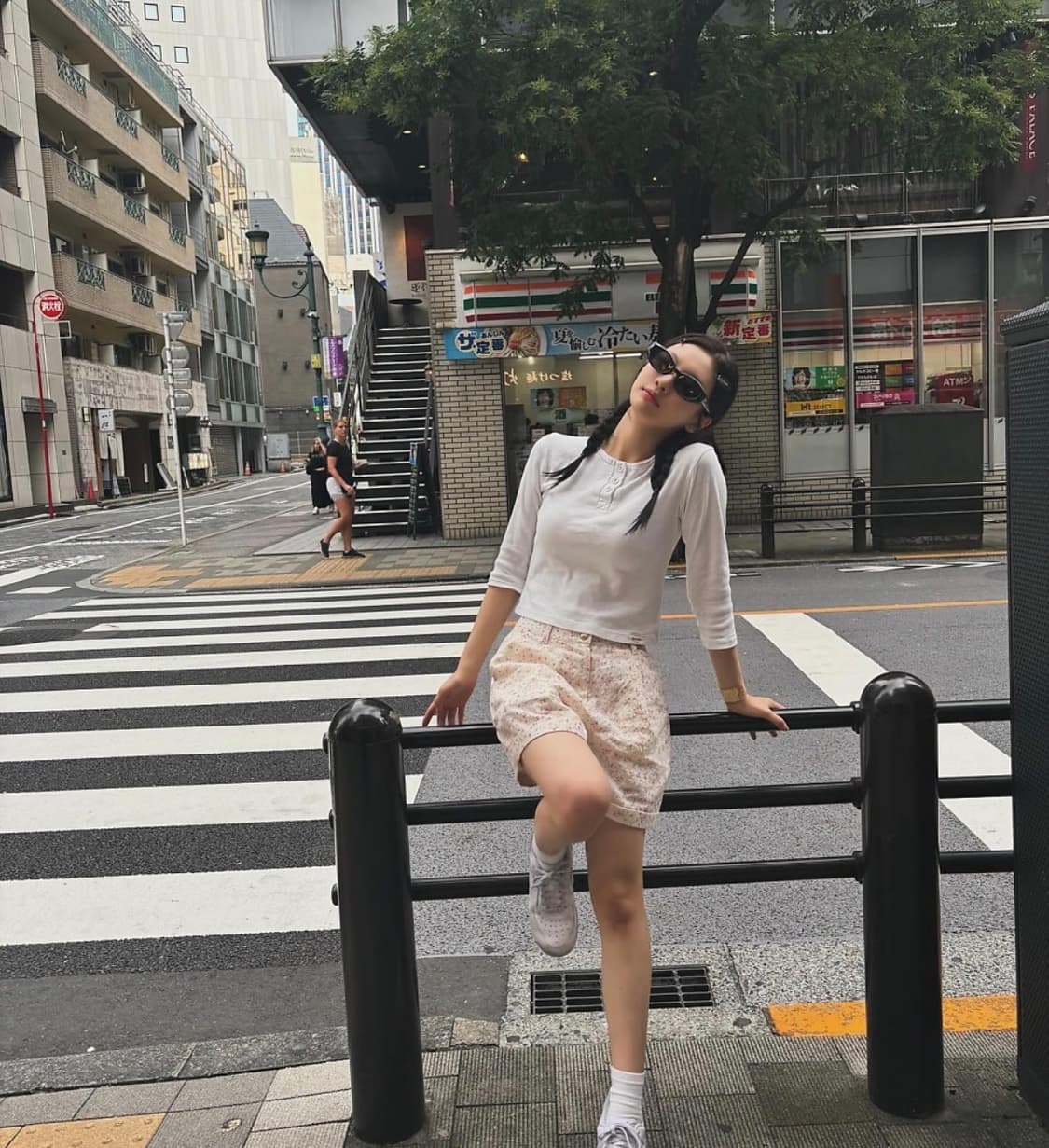 새상품) 시엔느 꽃 반바지 (닝닝 착용) 상품이미지3