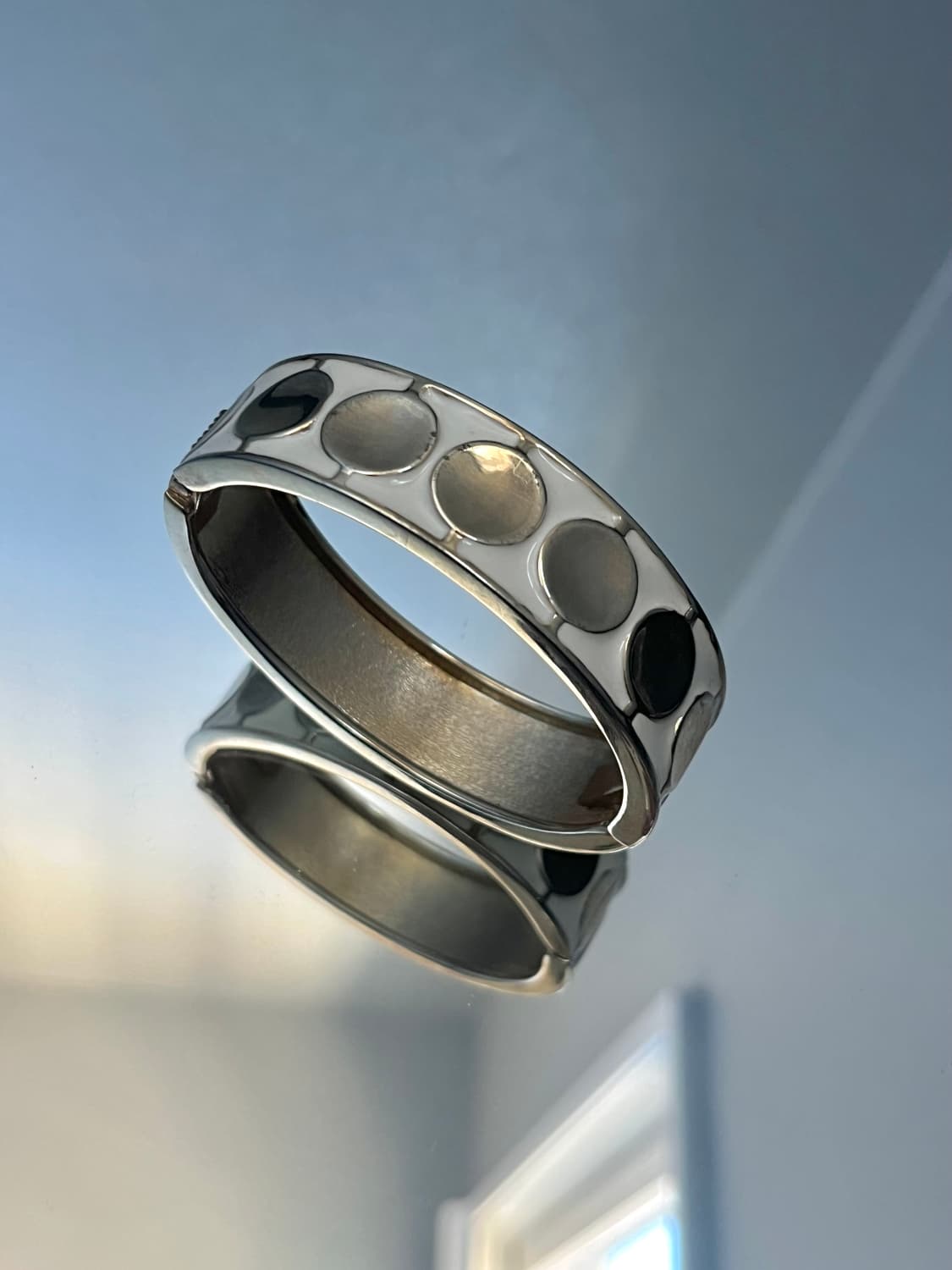 화이트 뱅글 팔찌 상품이미지1