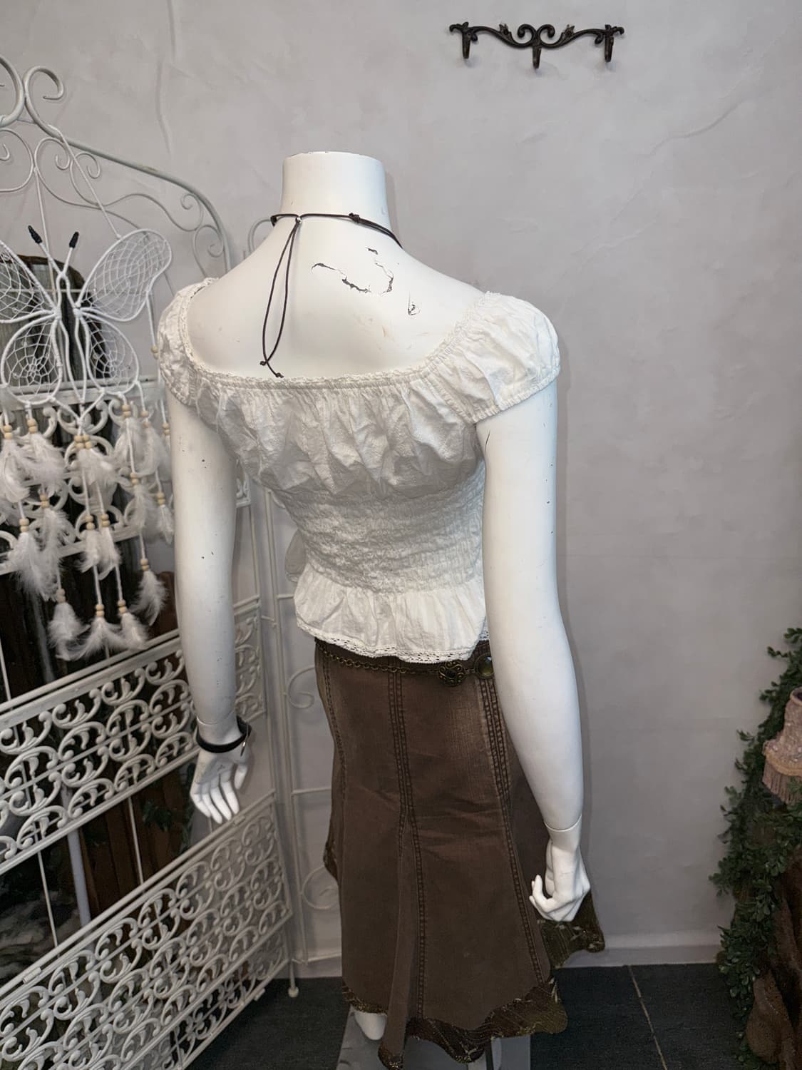 White cotton lace banding offshoulder bl 상품이미지6