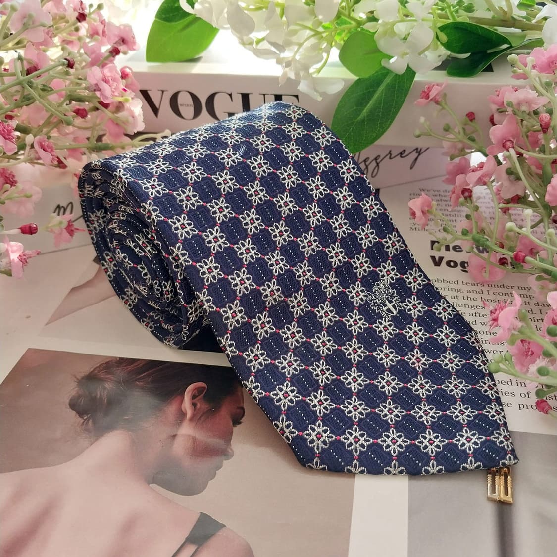 닥스 실크 네이비블루 플라워 패턴 넥타이 8.5cm A+등급 K1419
 상품이미지2