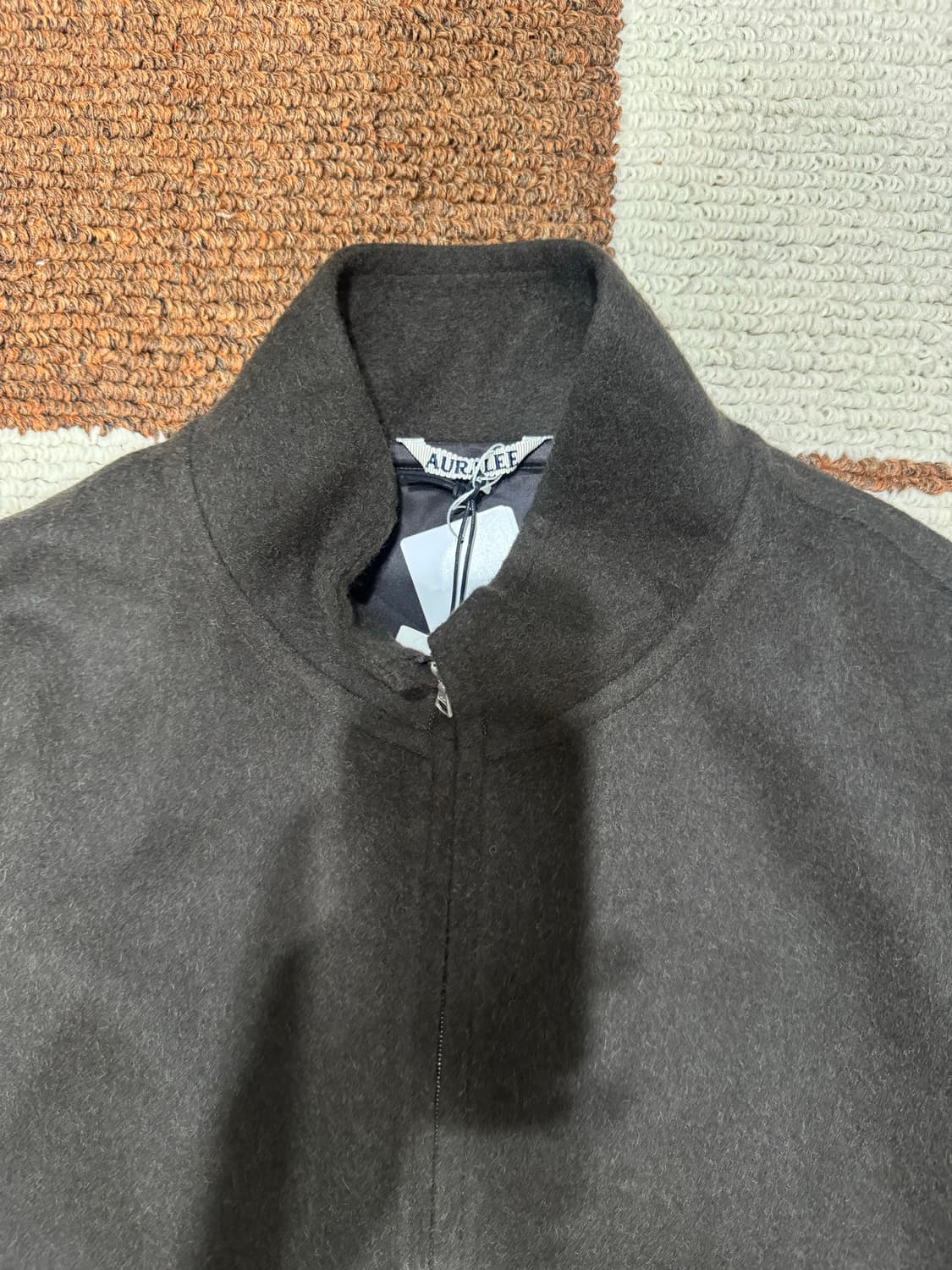 오라리 auralee 24aw 베이비 카멜 플란넬 블루종 상품이미지5