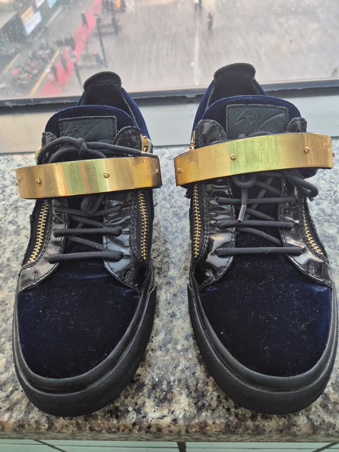 쥬세페 자노티 메탈 스트랩 벨벳 로우탑 스니커즈 42 판매합니다 상품이미지1