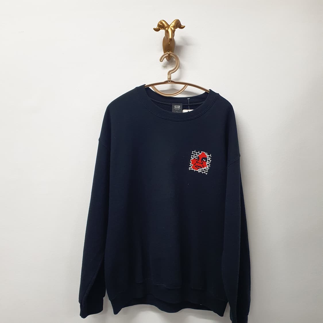 오베이 그래픽 스웻셔츠 상품이미지1