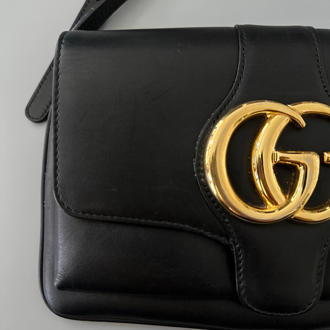 구찌 gucci 로고 마몽트 알리 스몰 숄더백 상품이미지2