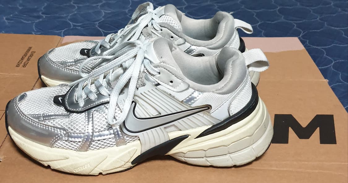 나이키 V2K런 서밋화이트 메탈릭 실버 (235) 상품이미지3