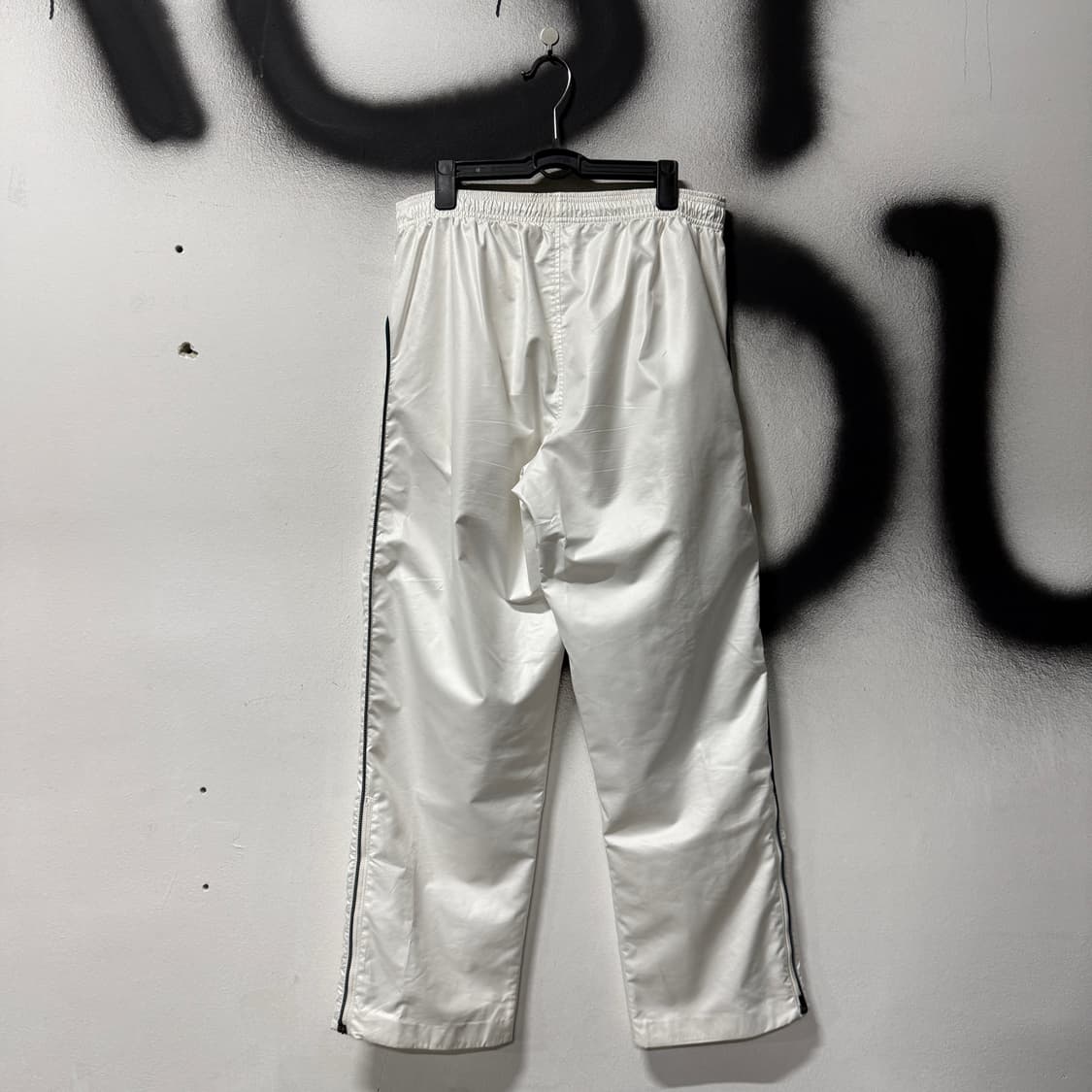 아디다스 스트링 라인 디테일 나일론 와이드 트랙 팬츠 상품이미지2