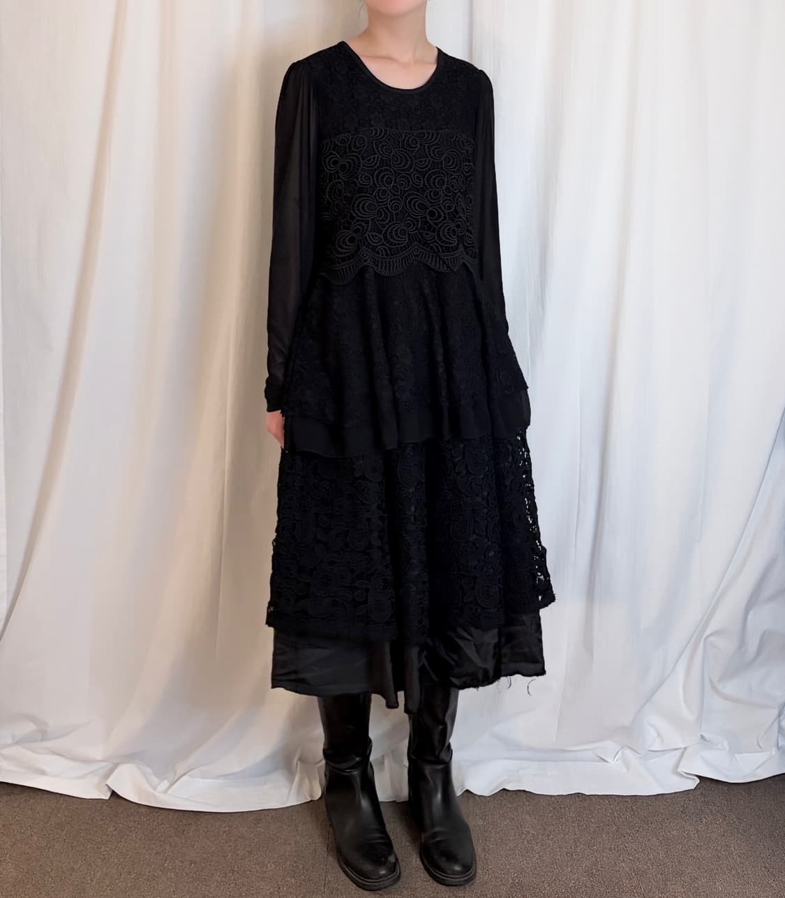 Layered Lace Sheer Sleeve Top – Black 상품이미지1