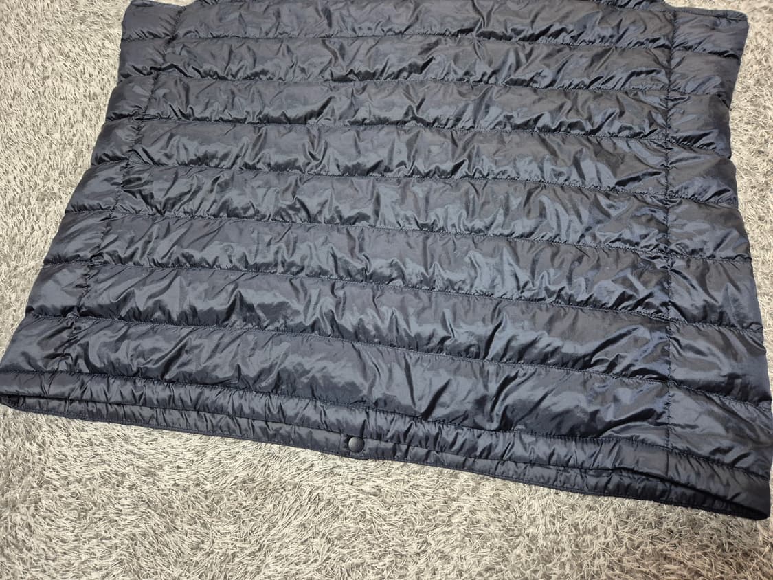 유니클로 남성 경량 다운 패딩조끼 네이비 L 상품이미지4