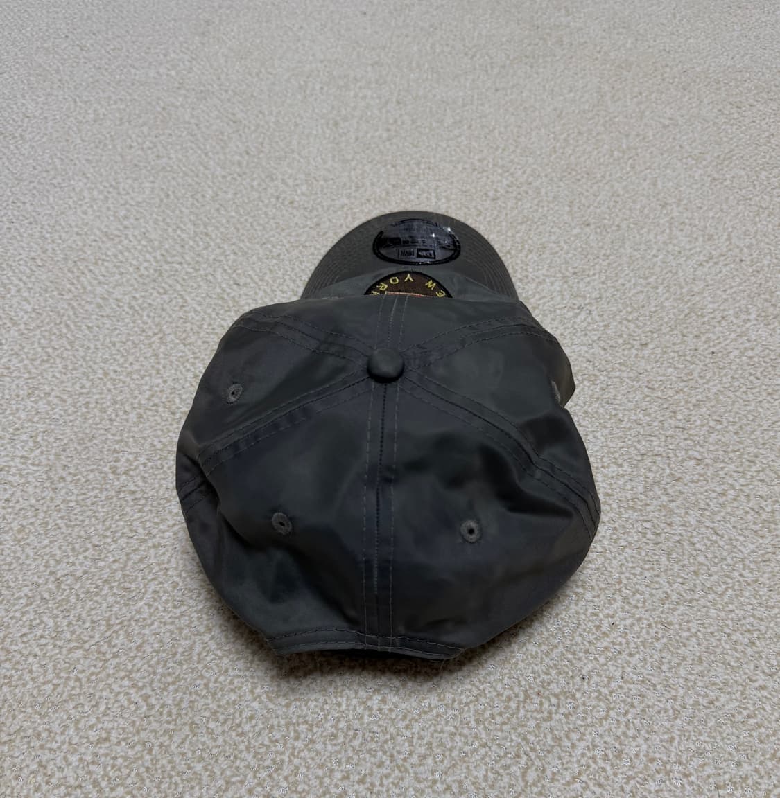 뉴에라 9FORTY 건메탈 딥그레이 뉴욕 자수로고 패치 나일론 볼캡 상품이미지2