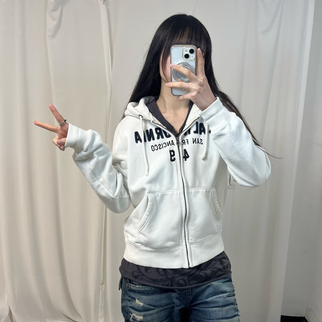 Who A U white zip-up hoodie 상품이미지2
