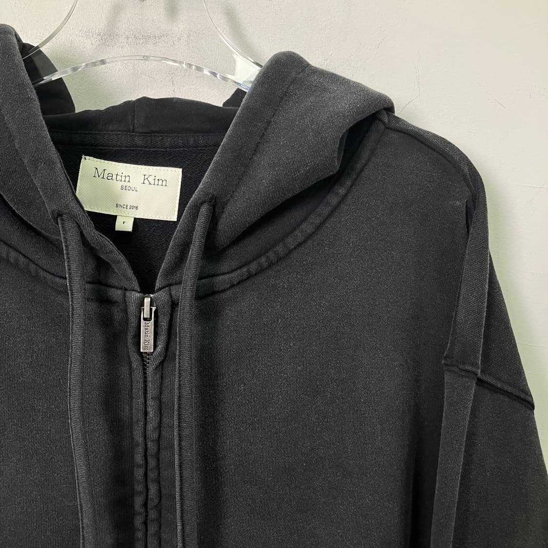 마뗑킴 블랙 피그먼트 다잉 후드집업  상품이미지4