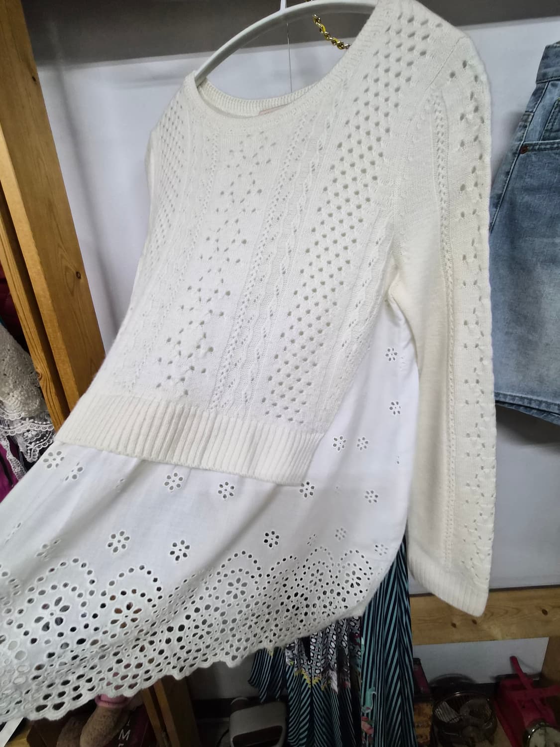 질스튜어트 펀칭자수 니트 상품이미지3