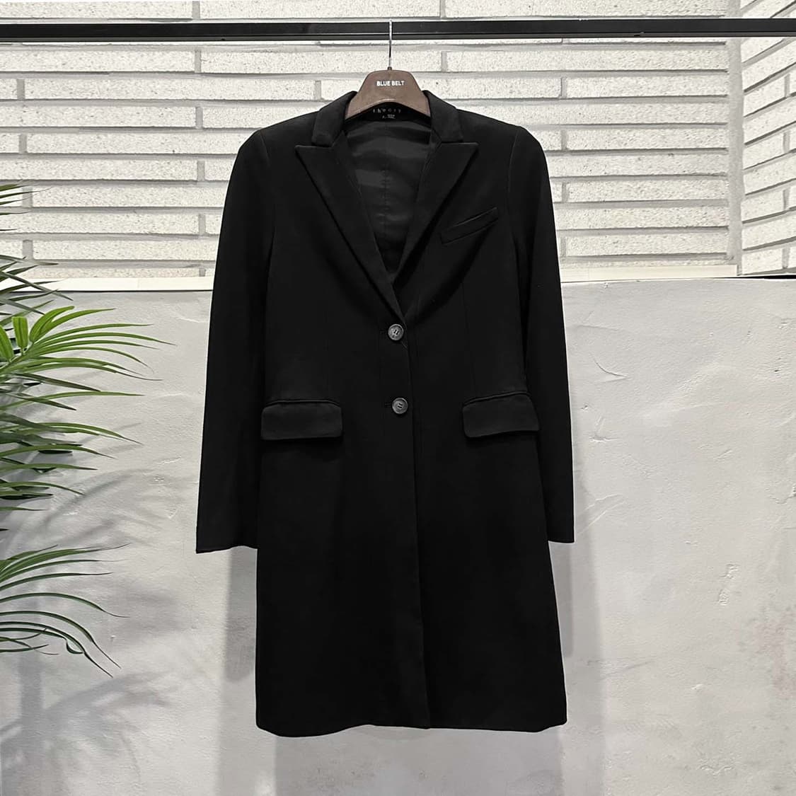 띠어리 테일러드 롱 코트 자켓 투버튼 투포켓 디테일 블랙 블레이저 상품이미지1