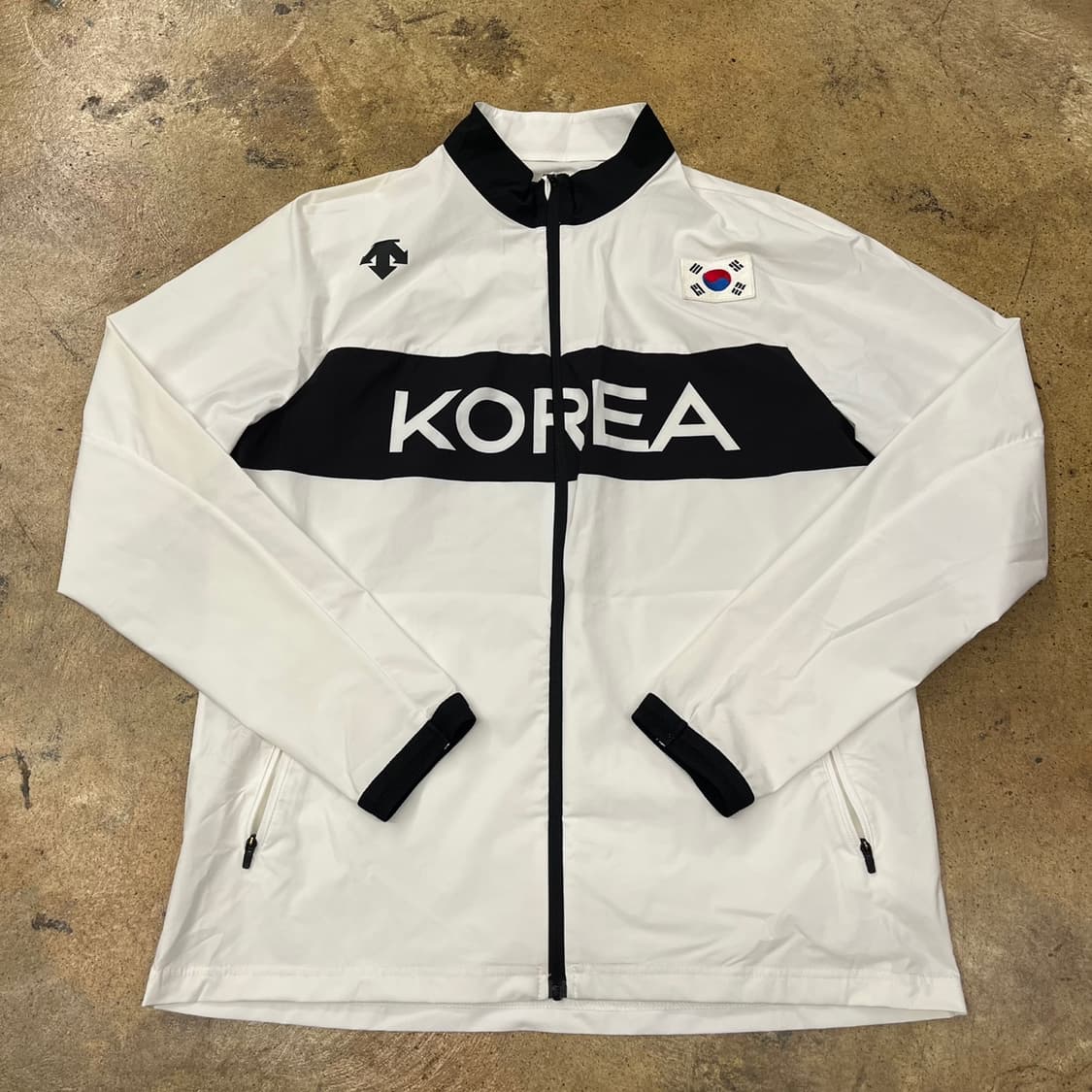 [정품/105] 데상트 KOREA 바람막이 화이트 b17 상품이미지2