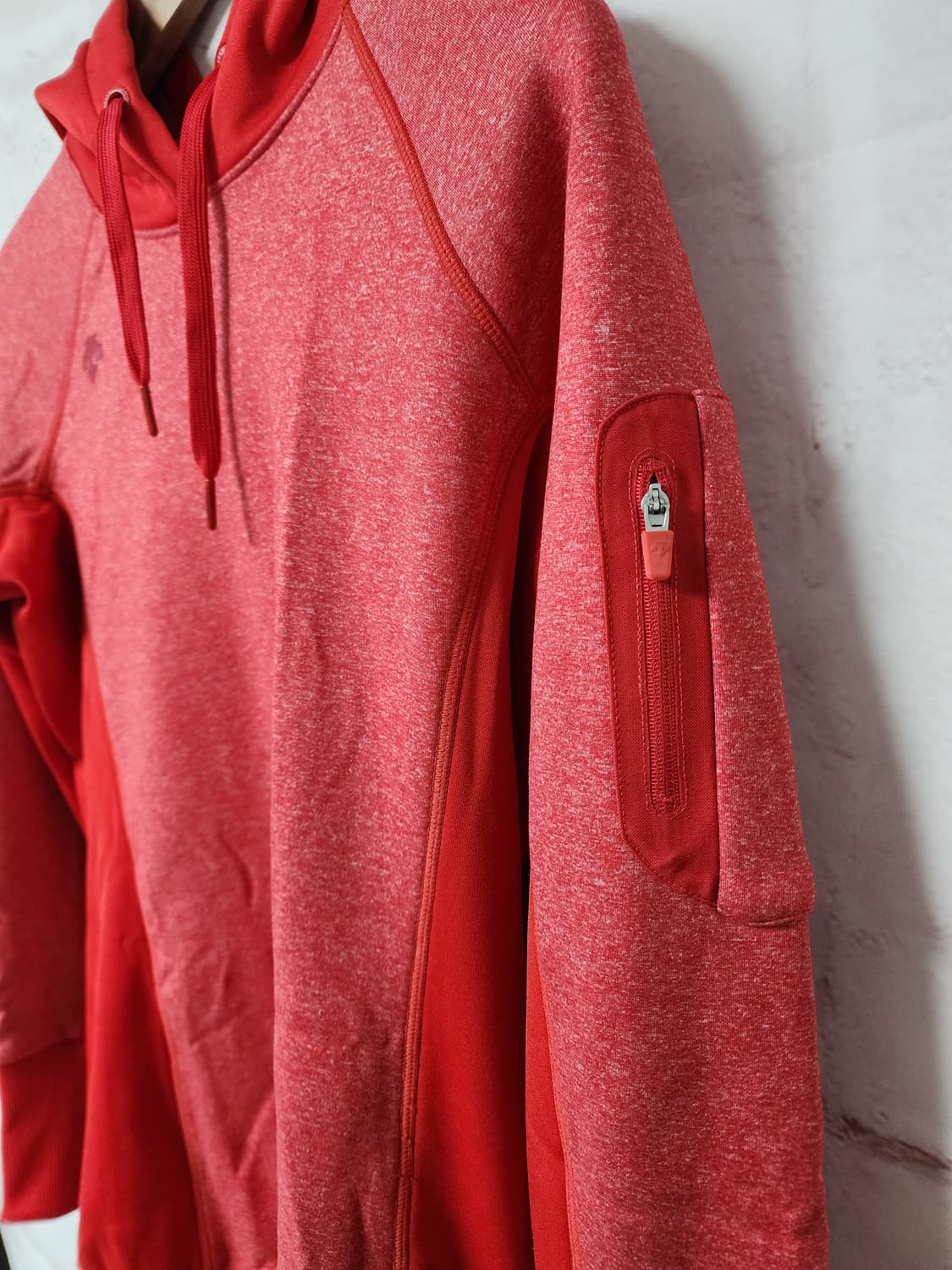 데상트 기모 후드티 상품이미지3