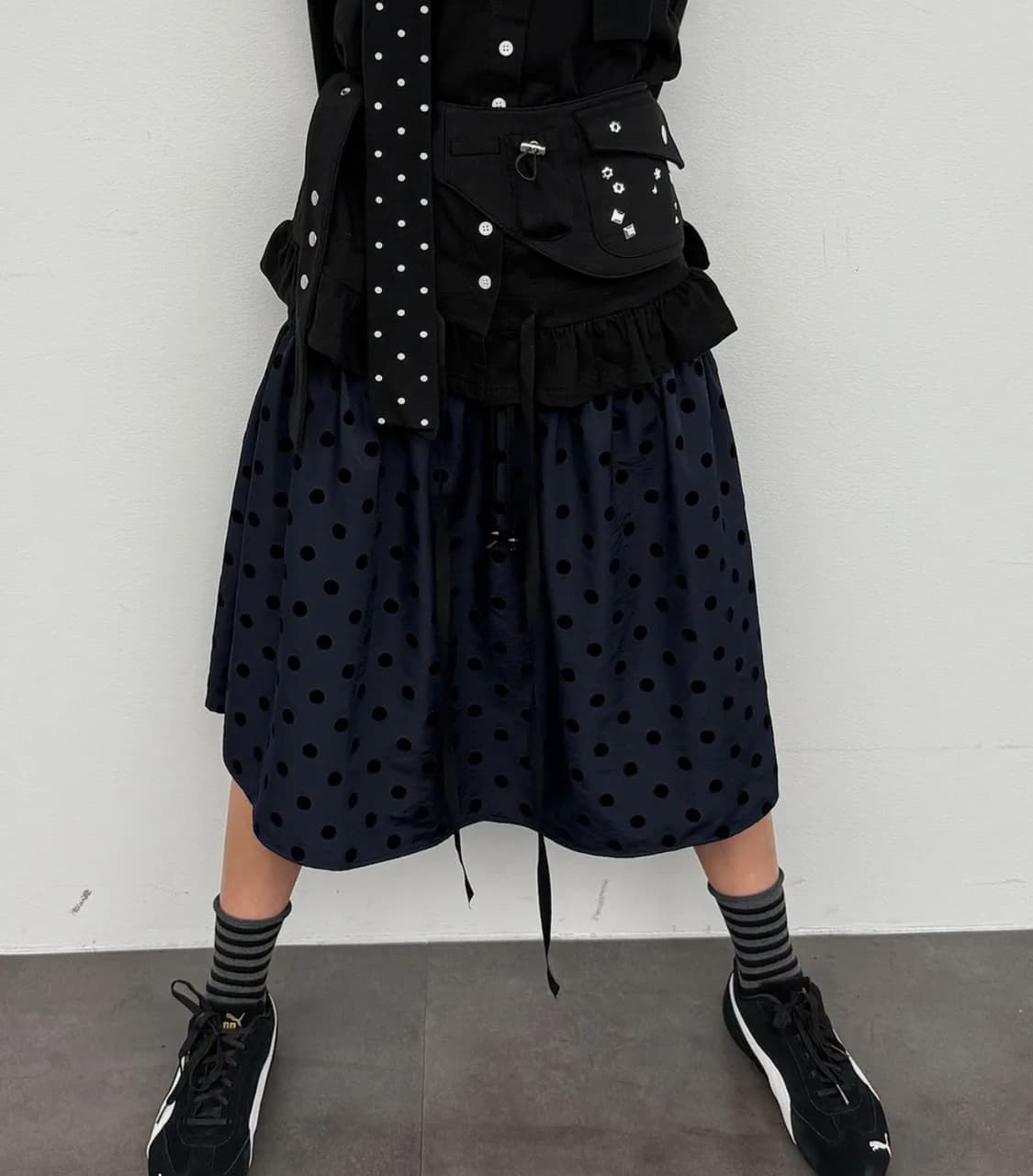 플라즈마스페어 볼도트 스모크 셔링 로우라이즈 스커트 네이비 상품이미지2
