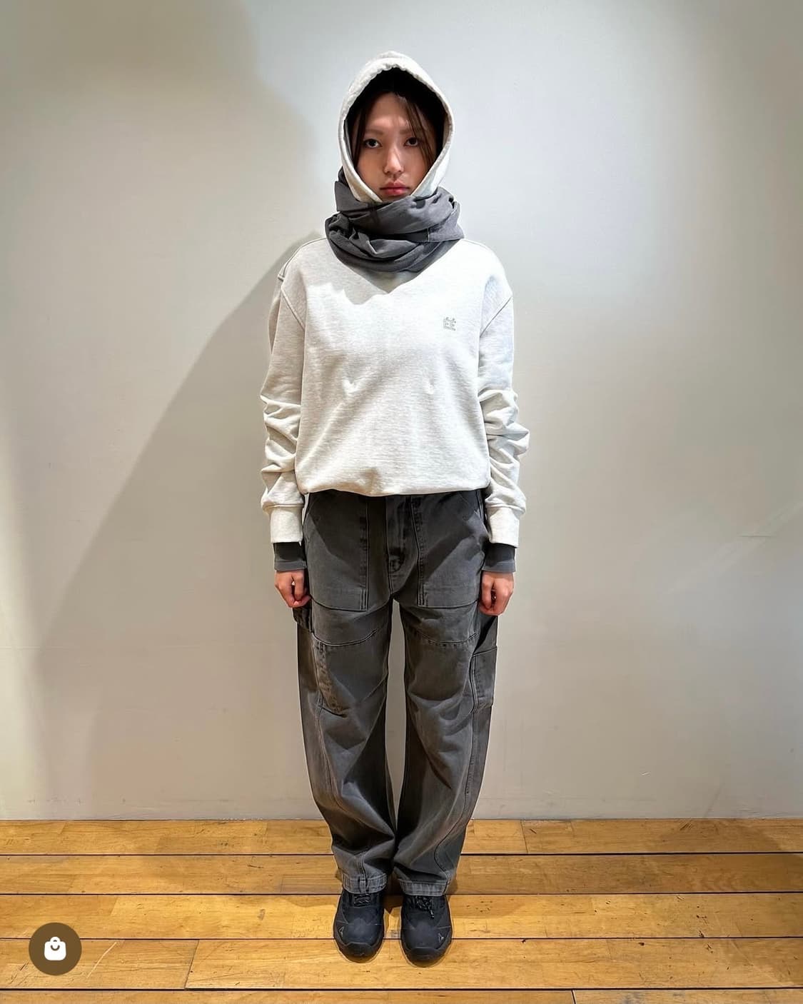 누마레 EE LOGO HOODED SWEATSHIRTS OATMEAL 상품이미지4