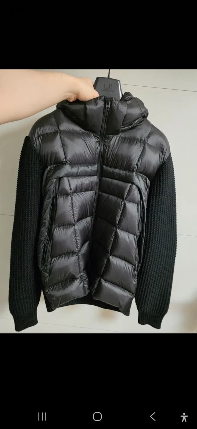 CP컴퍼니 DD쉘 니트 패딩조끼 19CMKN185A 006390M 999 상품이미지1
