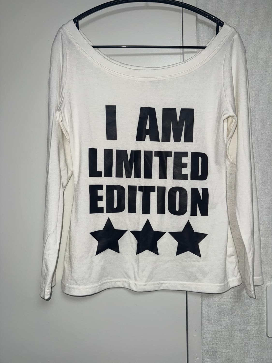 테이크 어 바이트 리미티드 에디션 오프숄더 긴팔 티셔츠 상품이미지7